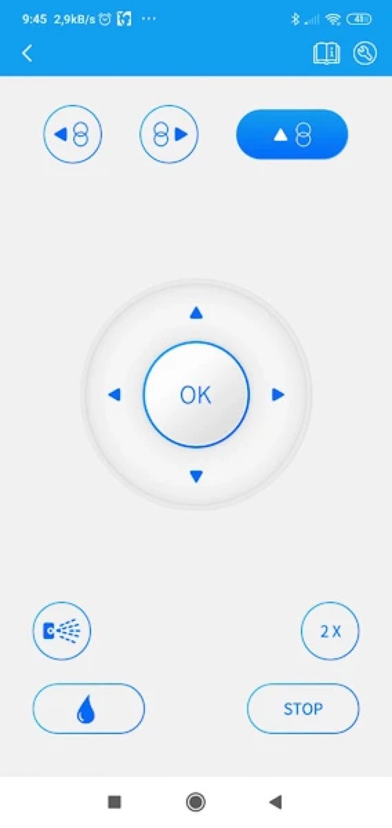 Ekran aplikacji Hobot na telefonie z Androidem: przyciski trybów, strzałki kierunku, OK, STOP, 2X i spryskiwanie