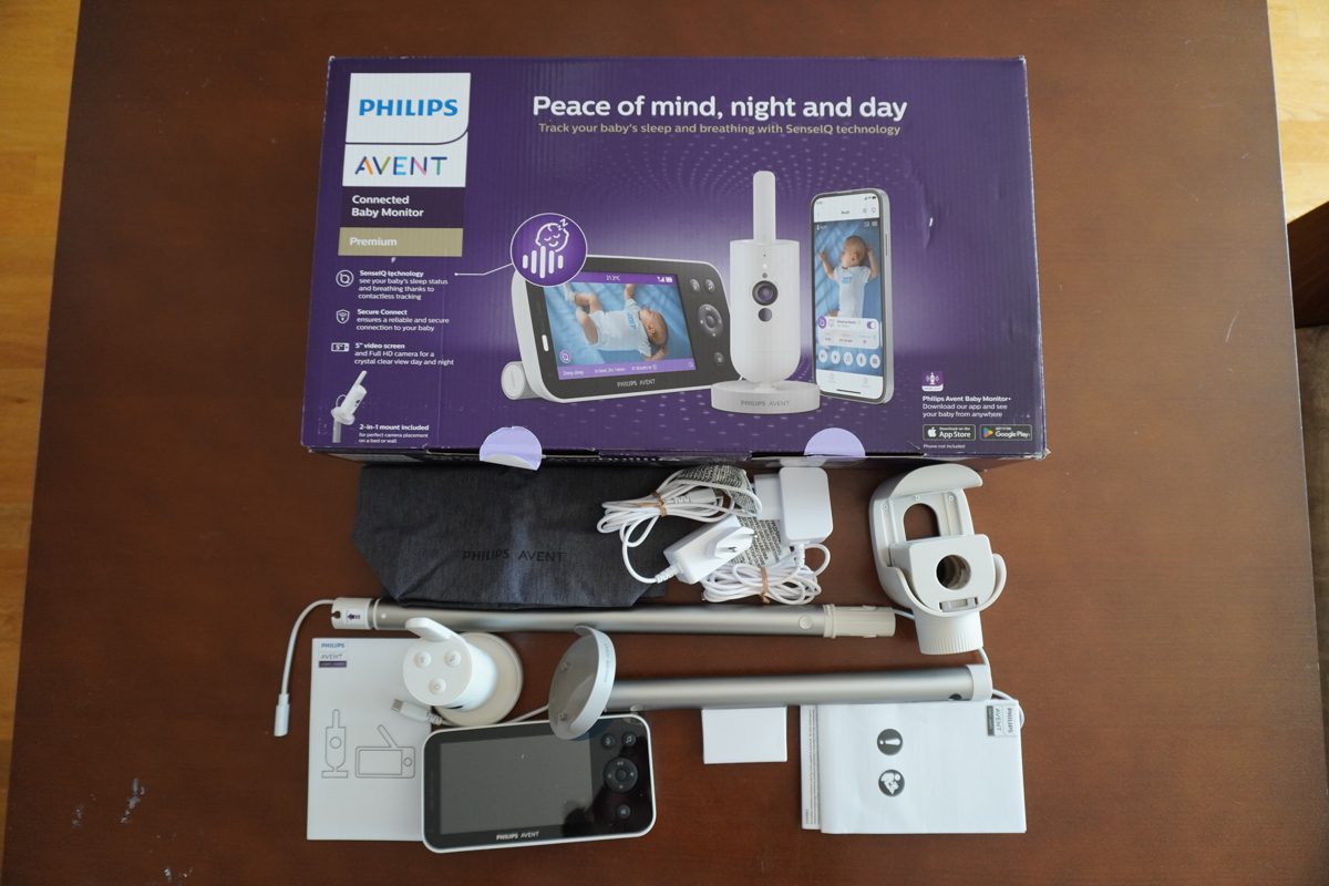 Zawartość pudełka Philips Avent SCD971: kamera, monitor, uchwyt, zasilacze, instrukcja